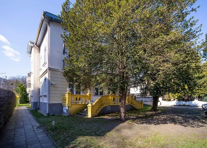 Secret Garden By Renters Apartment *